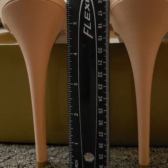 Blush color leather sandals - Picture 6 of 8